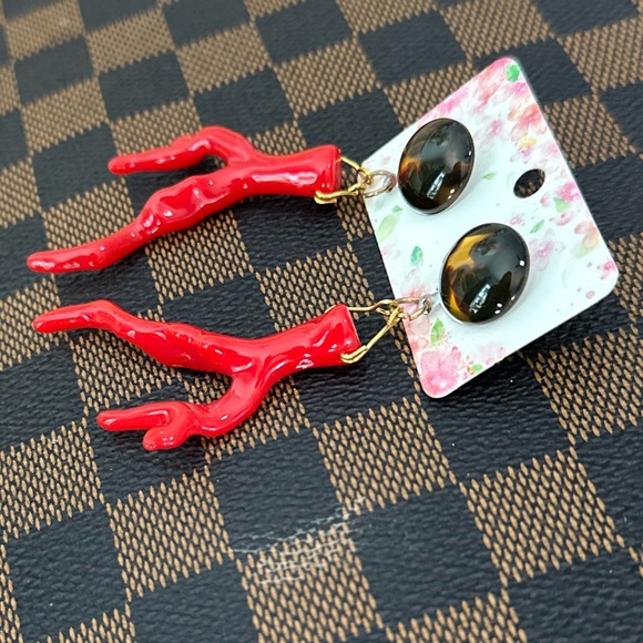 NWT Acrylic Coral Dangle Earrings - Red / Coral / White - Picture 10 of 13